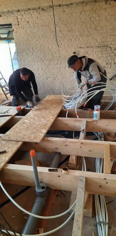 création des évacuations et attentes de la future cuisine 