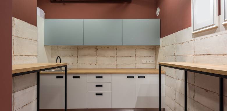 les murs apportent la couleur dans cette cuisine