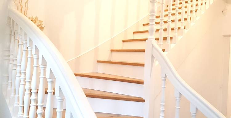 Escalier intérieur en bois rénové - Montauban 82