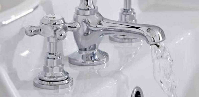 Robinetterie argenté rétro avec croisillons 