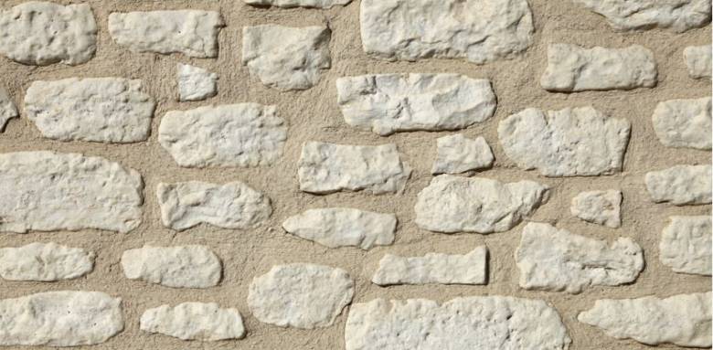 Mur en pierre rénové