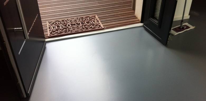 entrée de maison en résine époxy mate