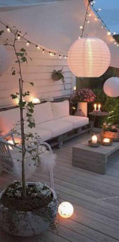 Terrasse aménage avec toile tendue / Lampions