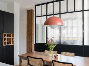 Rénovation appartement Paris 17 : Le verre strié, la touche graphique de votre intérieur 