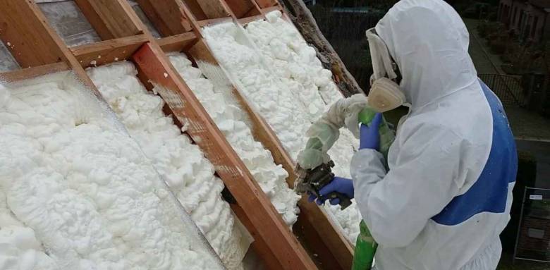 Isolation combles par mousse projetée