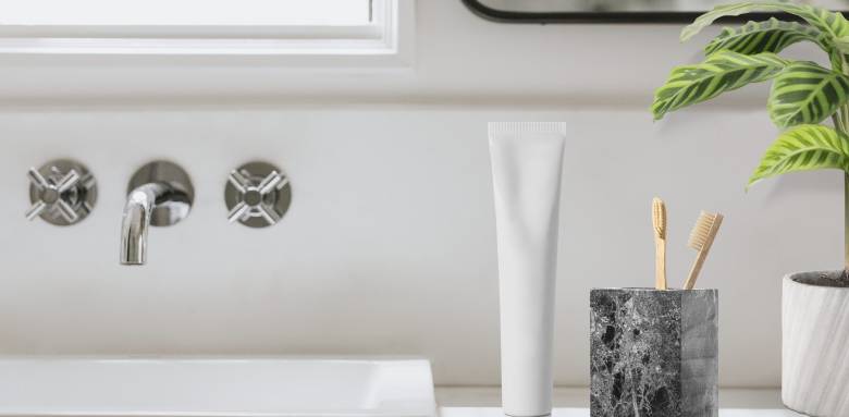 Salle de bain élégante et fonctionnelle