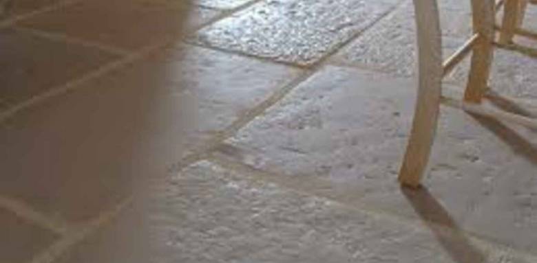 Sol en pierre reconstituée