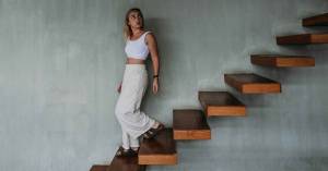 Escalier suspendu marche en bois