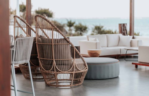  Modernisez Votre Terrasse en Béton : Conseils et Options de Décoration