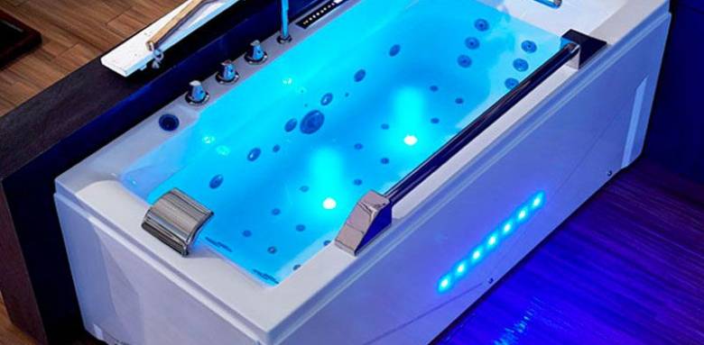 baignoire balnéo Cleveland de Wirlpool