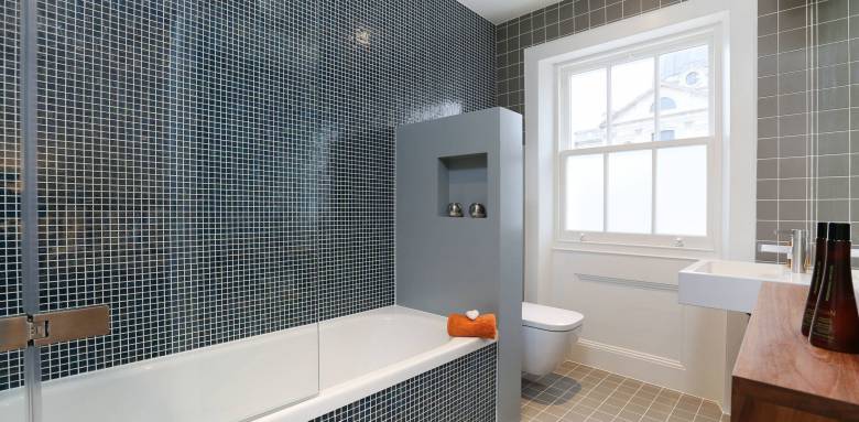 Séparation toilettes et salle de bain