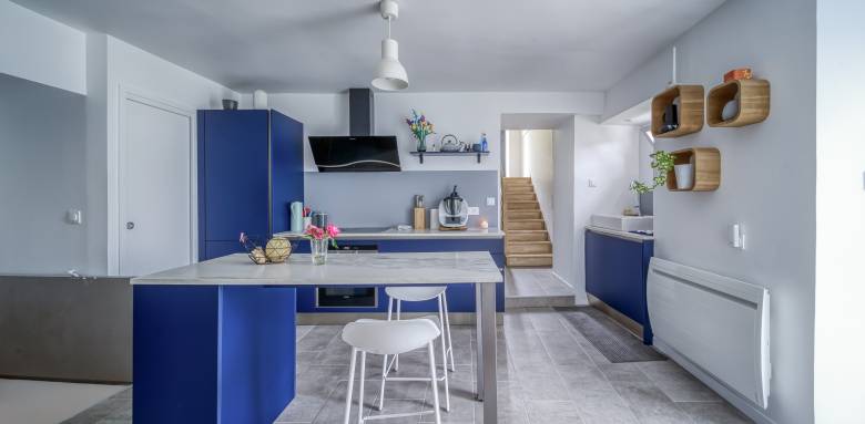 radiateurs électriques à diffusion douce dans cette belle cuisine