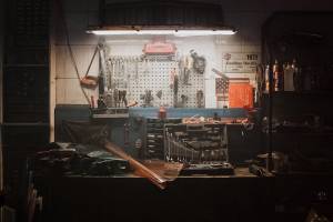 Eclairage établi dans un garage