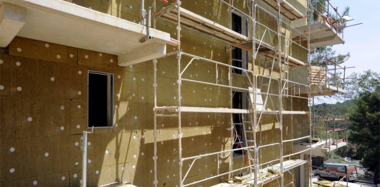 Travaux d'isolation extérieure sur un mur de façade - Bourg-en-Bresse 01
