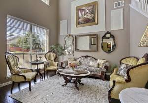 Comment moderniser un salon vieillot ?