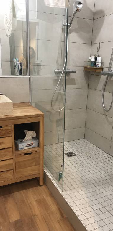 Solutions de rangement innovantes pour petites salles de bain à Saint-Cloud