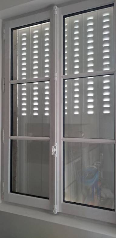 Fentre en bois peint