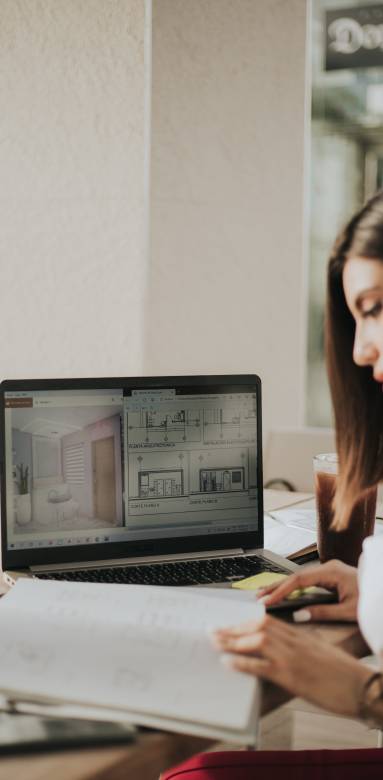 Architecte décoratrice d'intérieur sur une étude de projet de rénovation intérieure - Montauban 82