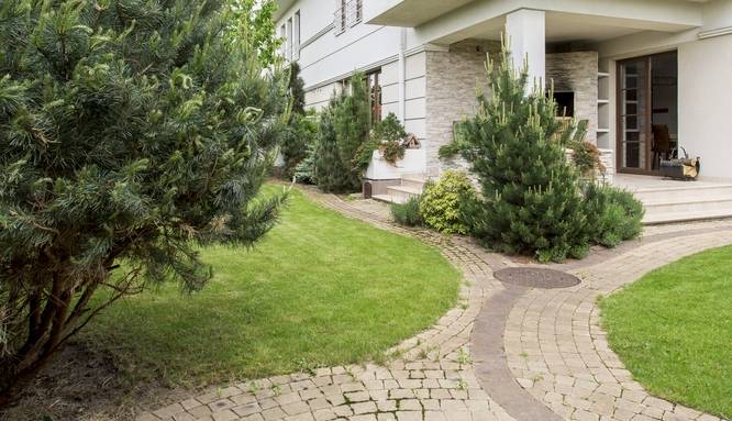 Allée d'entrée de maison en pavés granit et béton - Bouc-Bel-Air 13