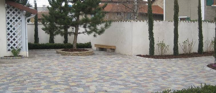 Allée de maison en pavés béton autobloquants