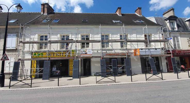 Travaux de rénovation de façade d'immeuble en cours - Brie-Comte-Robert 77170