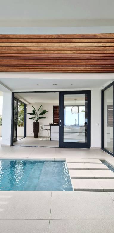 Piscine coque ou piscine béton : laquelle choisir ?