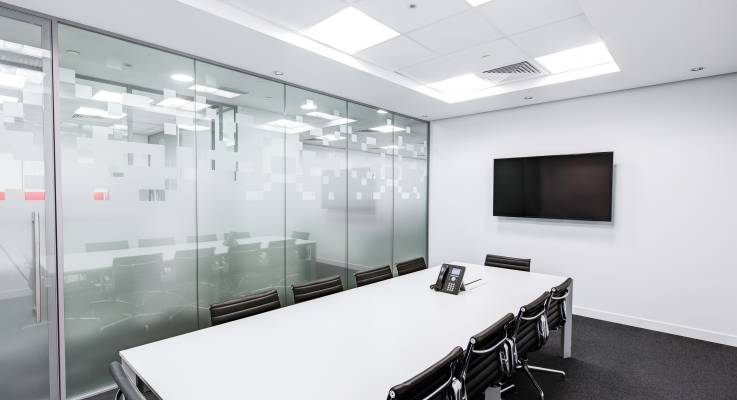 Tout savoir sur la cloison amovible de bureau