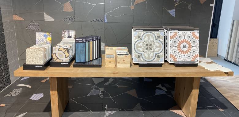 Large choix de motifs de faïence