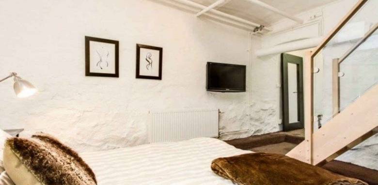 CHAMBRE EN SOUPLEX SUR SAINTES, ROYAN, COGNAC, PONS ET SES ALENTOURS