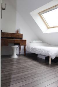 Fenêtre de toit installée dans les combles aménagés en chambre - Lille 59