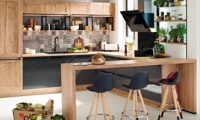 cuisine ouverte avec espace bureau