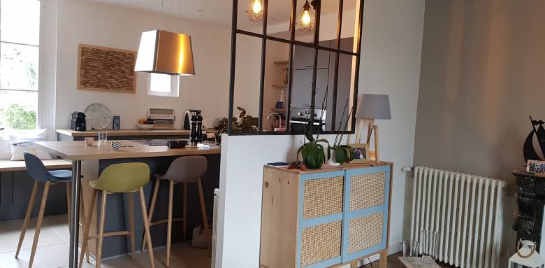 Cuisine ouverte sur le salon avec verrière et dénivelé - Valence 26