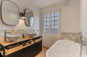 Rénovation salle de bain avec baignoire et petit dressing