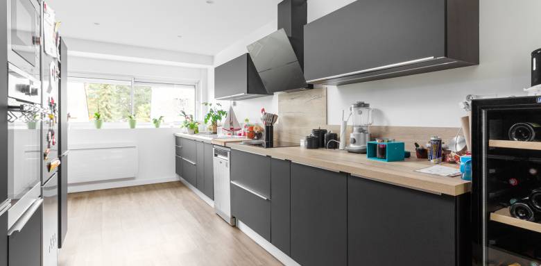 Grande cuisine fonctionnelle avec électroménager encastré - Valence 26