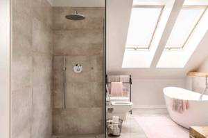 Installer une salle de bain sous les combles