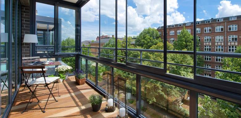 Loggia fermée tout en vitrage pour maximiser la luminosité - Paris Epinettes