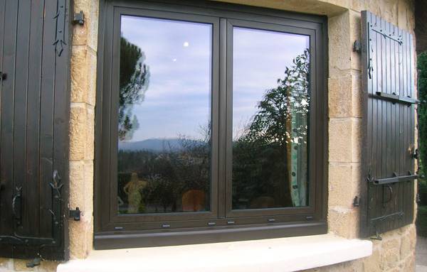 menuiseries PVC double vitrage réflecteurs lumière 