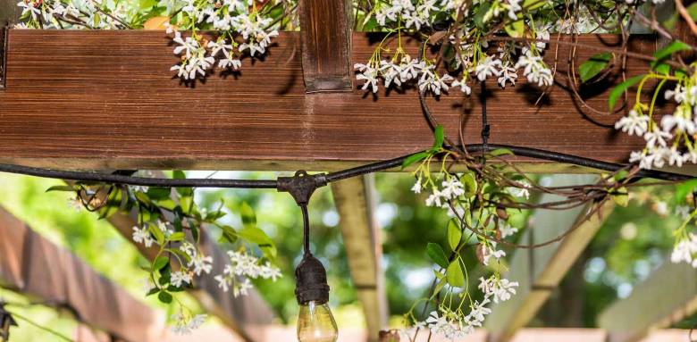 Une pergola en bois près de Tours.