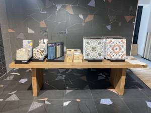 Large choix de motifs de faïence