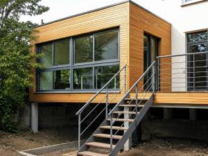 Extension bois sur pilotis avec bardage bois clair 69290 Grézieu-la-Varenne