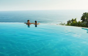 Piscine à débordement