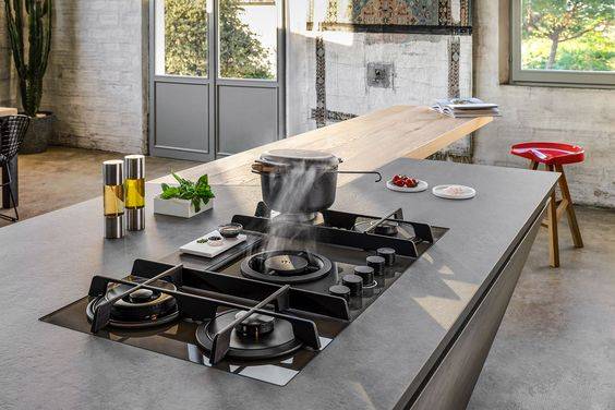 Plaque à gaz avec hotte inspirante intégrée