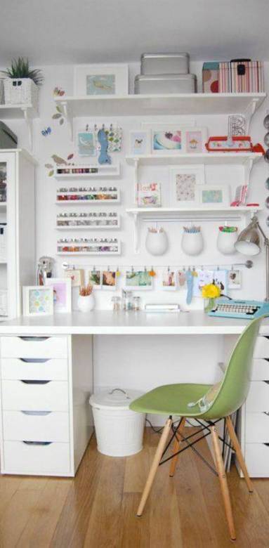 Même les petits bureaux doivent avoir des rangements ! 