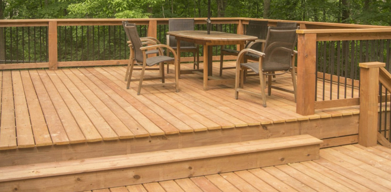 Nettoyer et traiter sa terrasse en bois