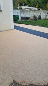 Terrasse en moquette de pierre à Pontcarré