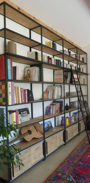 Bibliothèque en bois et métal