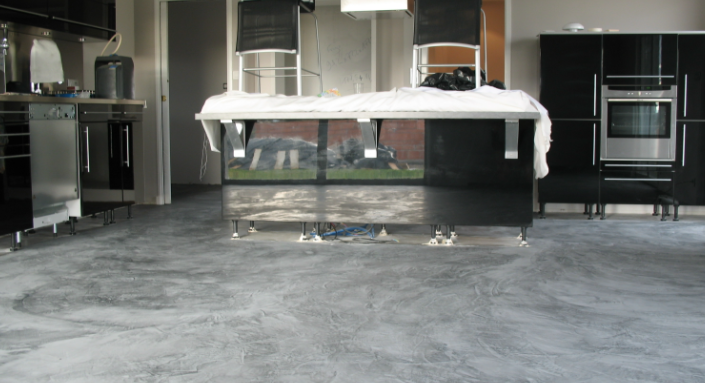 Pose de tadelakt au sol