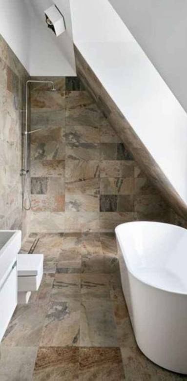 Aménager une salle de bains sous combles