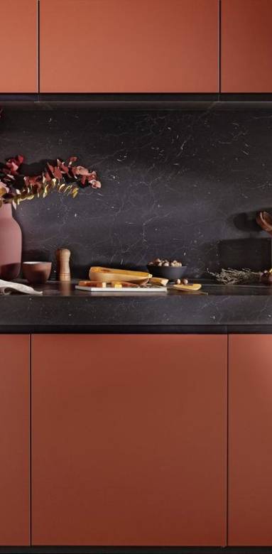 Cuisine Terracota avec crédence foncée