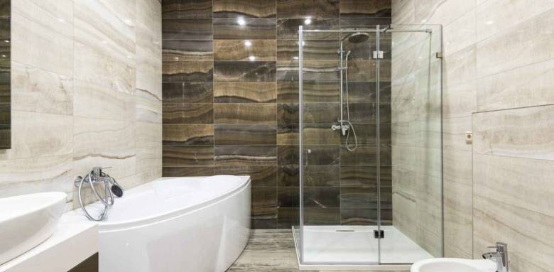 salle de bain douche à l'italienne